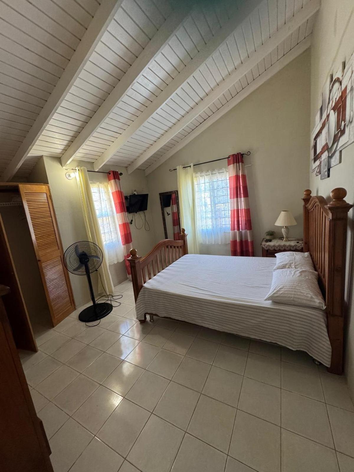 Rhyne Park Inn Бухта Монтего Экстерьер фото
